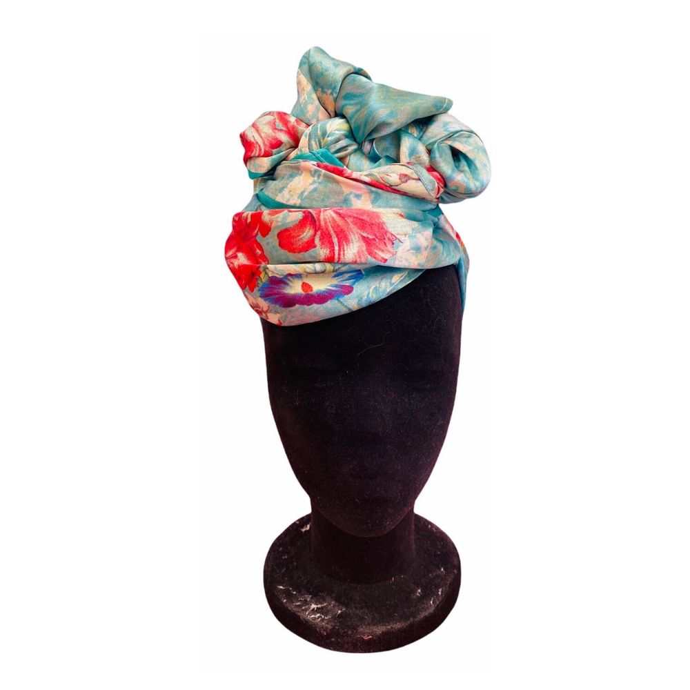 Rollup Couture Pañuelo Mediano Crepe - Azul Celeste y Blanco con Flores Rosas