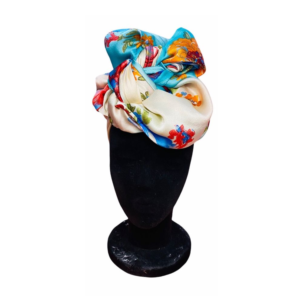 Rollup Couture Pañuelo Pequeño Crepe - Azul Celeste y Blanco con Flores Multicolor