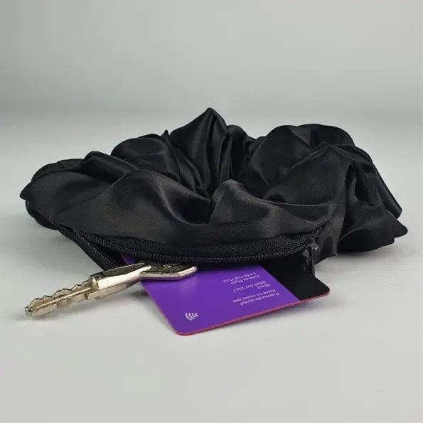 Soulta Scrunchie Secret de Satén Negro